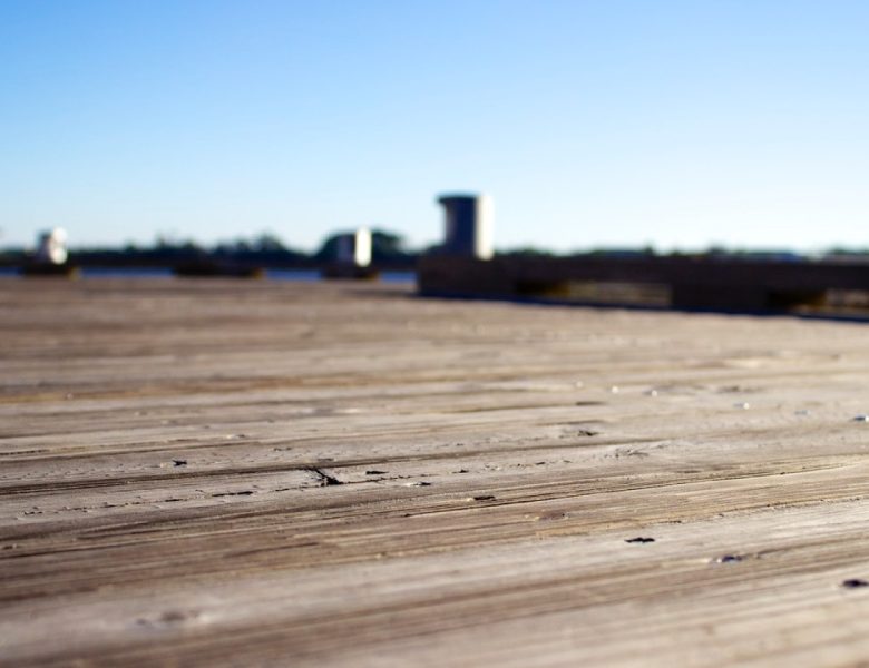 Osez l’originalité : créez une terrasse en bois surélevée !