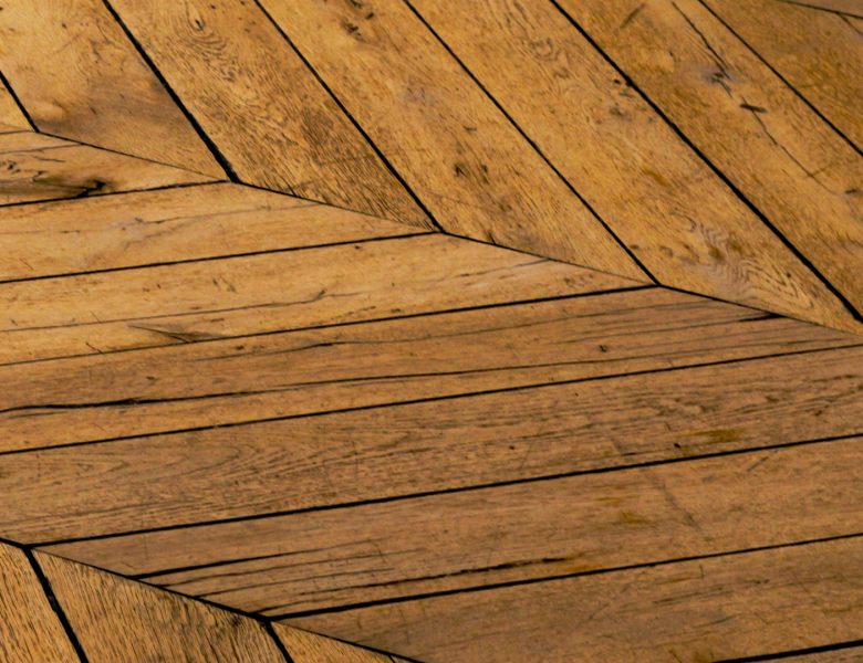 Les avantages incomparables du parquet chevron en chêne pour vos sols