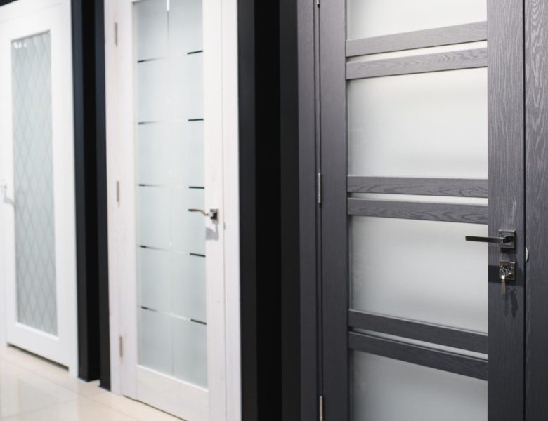 Pourquoi choisir du PVC pour votre porte d’entrée sur mesure ?